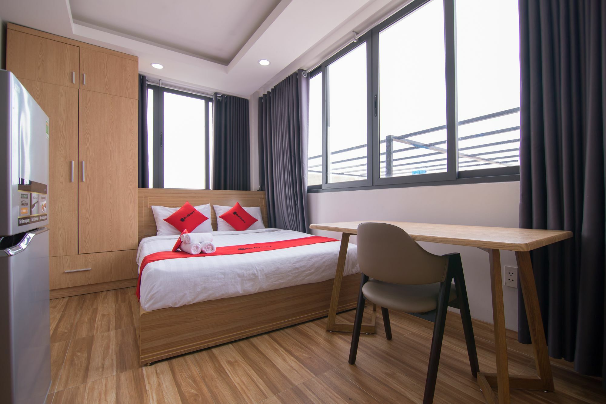 Nhà khách Reddoorz Premium Near E-town 3*